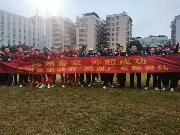 拜仁慕尼黑已经确保他能在因斯布鲁克（奥地利的一座城市）进行手术，将由我们非常信任的医生主刀。